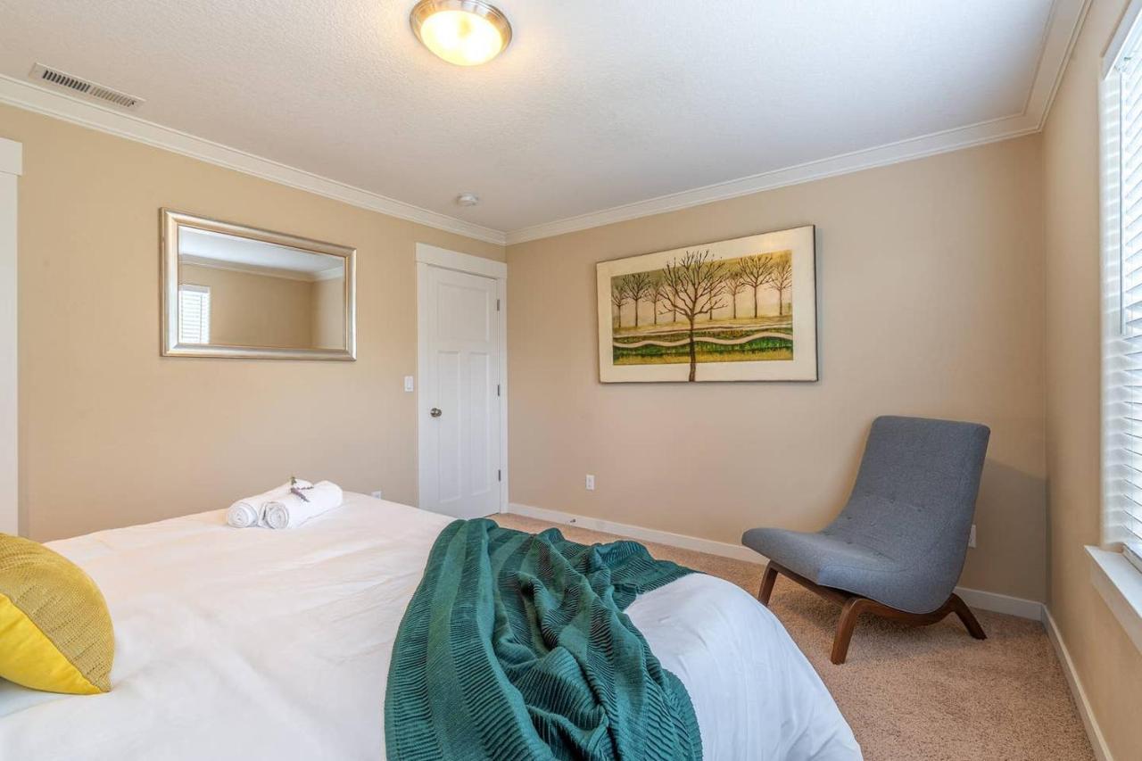 Modern Home, Four Bedrooms, King Beds Tigard Esterno foto