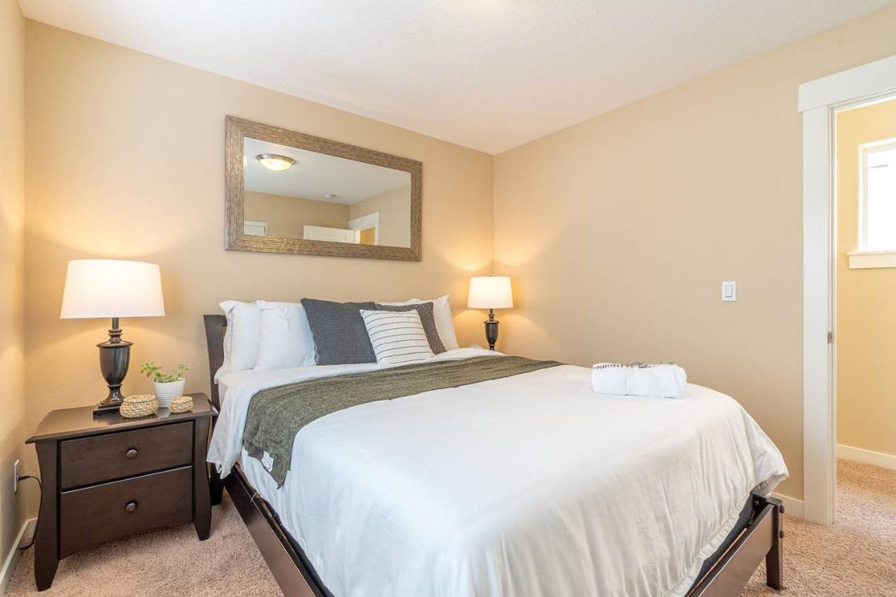 Modern Home, Four Bedrooms, King Beds Tigard Esterno foto