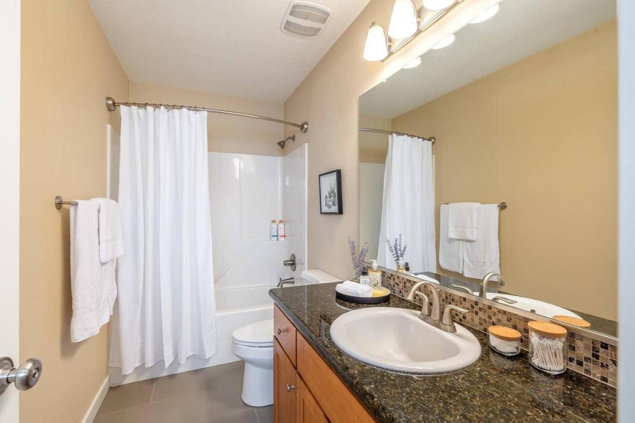 Modern Home, Four Bedrooms, King Beds Tigard Esterno foto
