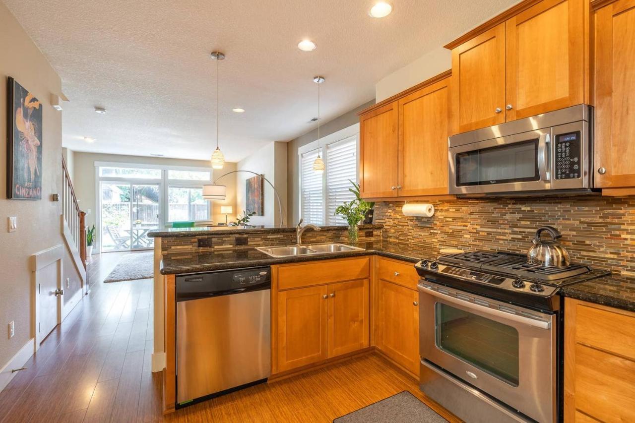 Modern Home, Four Bedrooms, King Beds Tigard Esterno foto