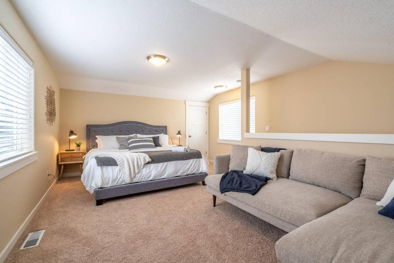 Modern Home, Four Bedrooms, King Beds Tigard Esterno foto