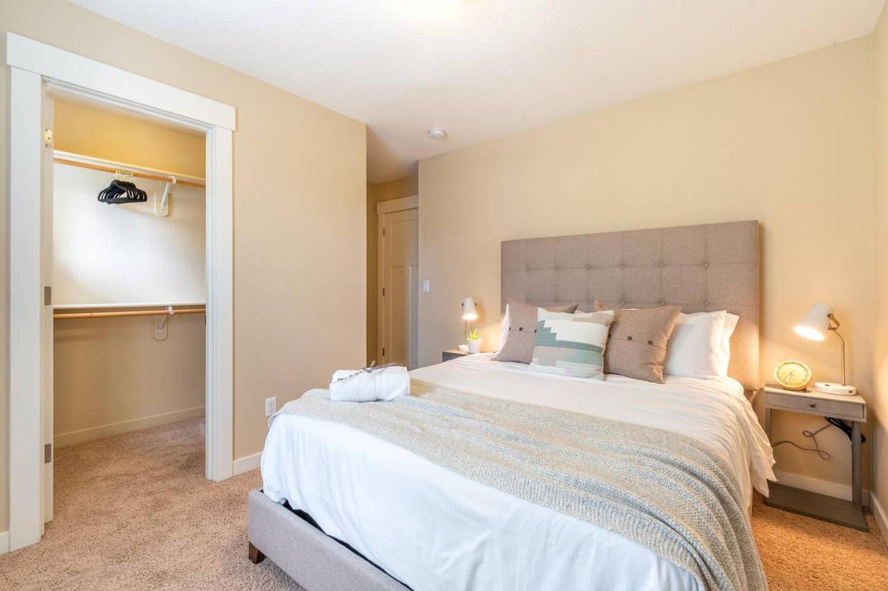Modern Home, Four Bedrooms, King Beds Tigard Esterno foto