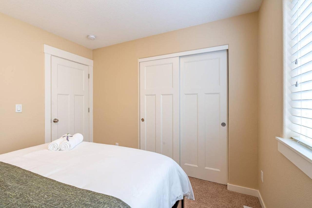 Modern Home, Four Bedrooms, King Beds Tigard Esterno foto