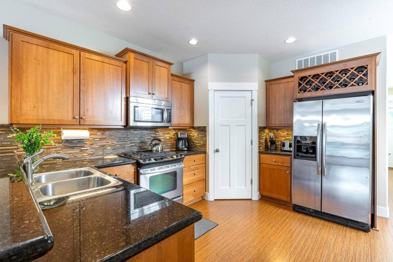Modern Home, Four Bedrooms, King Beds Tigard Esterno foto