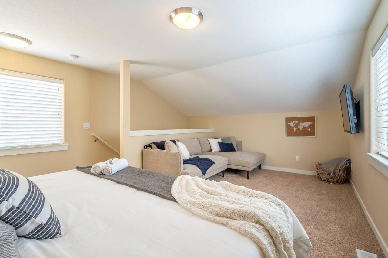 Modern Home, Four Bedrooms, King Beds Tigard Esterno foto